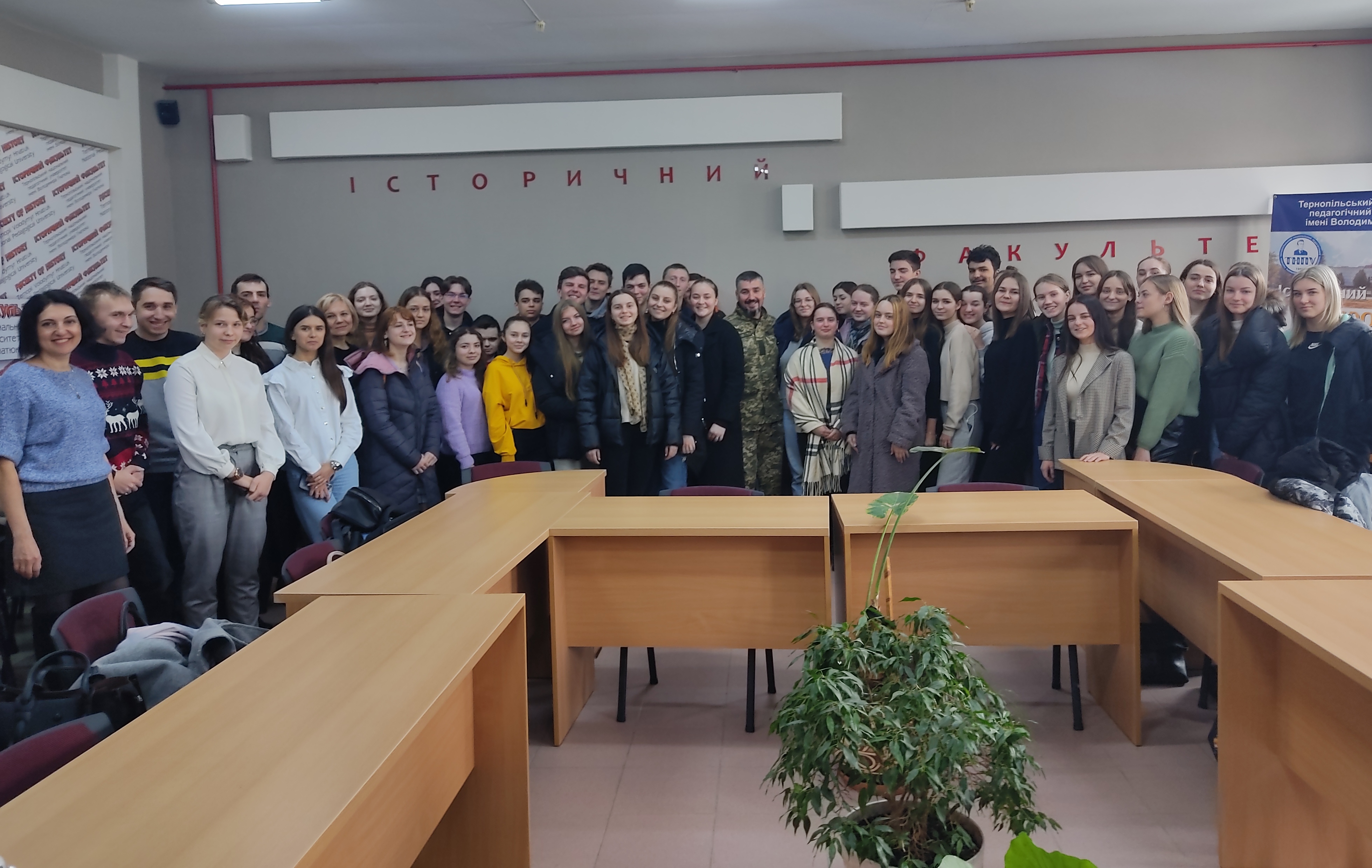 До спільного фото з деканом
